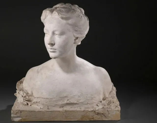 D’une grande douceur d’exécution . Lucienne GILLET-DUVAL (1883-1962). Buste de Madame H.G, circa 1907/1908. Modèle en plâtre avec mise au…